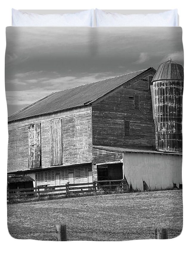 Old Barn Duvet Cover featuring the photograph Barn 1 by Mike McGlothlen