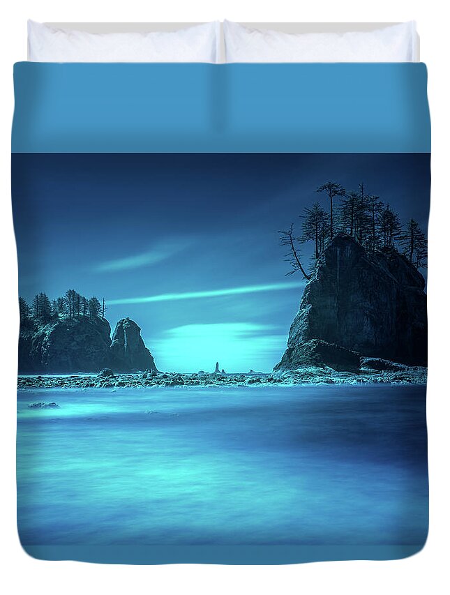 La Push Duvet Cover featuring the photograph Beach sea stacks with trees by William Lee