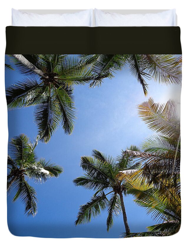 Palm Duvet Cover featuring the photograph Beachday by Laura S