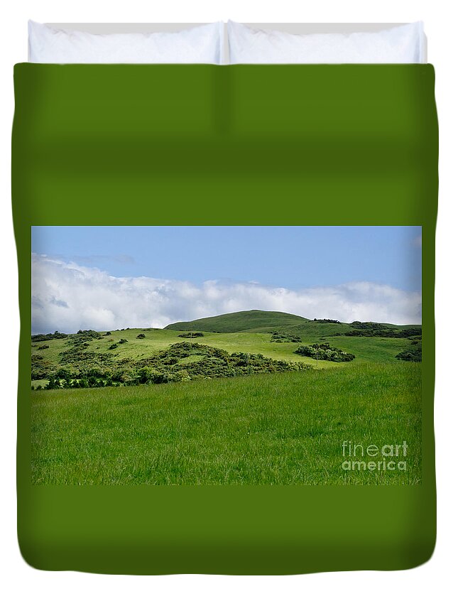 Beecraigs Duvet Cover featuring the photograph Beecraigs Hills. by Elena Perelman
