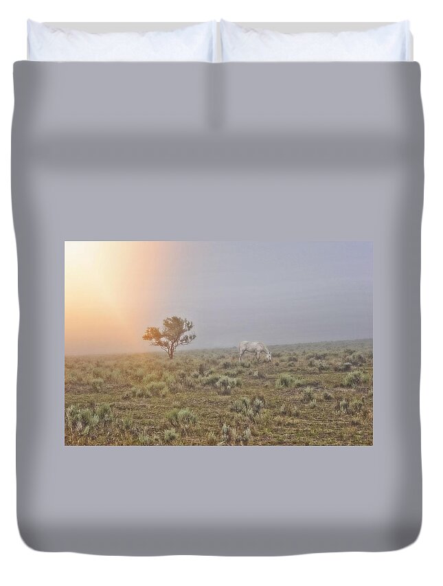 Horse Duvet Cover featuring the photograph Beggar in the Mist by Amanda Smith