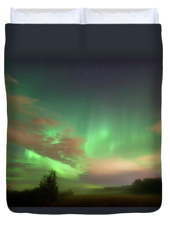 Aurora Borealis Duvet Cover featuring the photograph Between Heaven and Earth by Dan Jurak