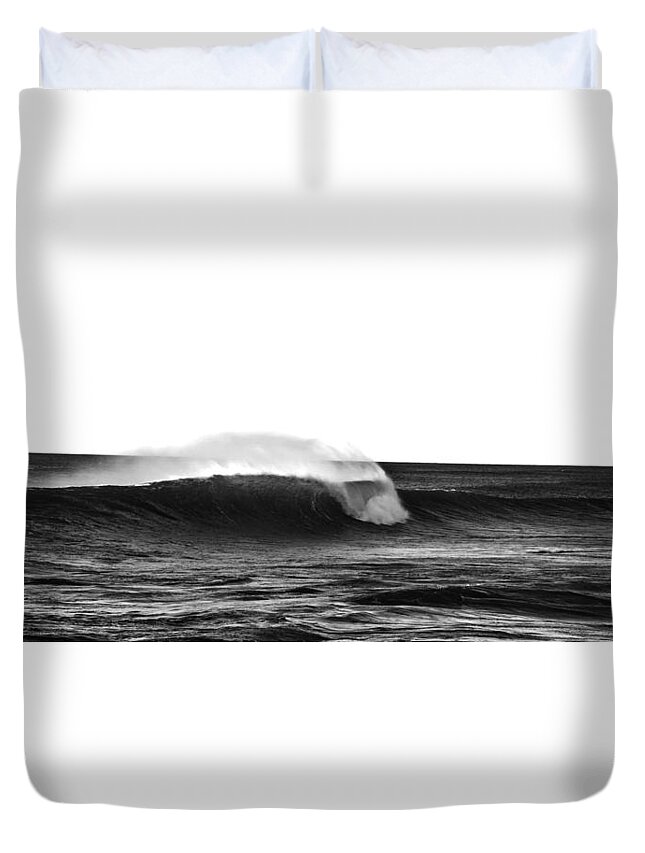 Climate Duvet Cover featuring the photograph Black and White Wave by Pelo Blanco Photo