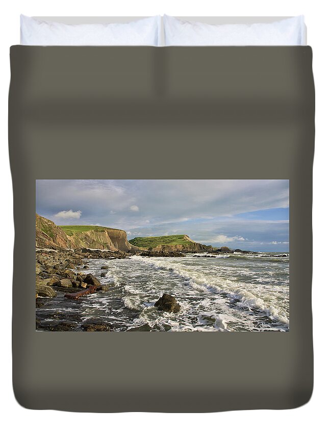 Blegberry Beach Devon Duvet Cover featuring the photograph Blegberry Beach In North Devon by Pete Hemington