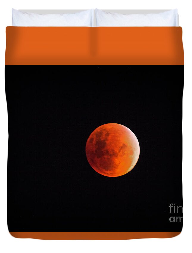 Panama Duvet Cover featuring the photograph Blood Moon September 27 2015 by Bob Hislop