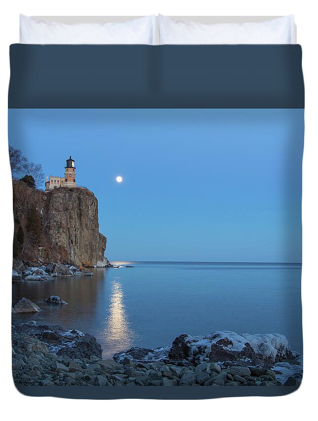 Split Rock Lighthouse Duvet Cover featuring the photograph Blue Moonrise at Split Rock Lighthouse by Nancy Dunivin