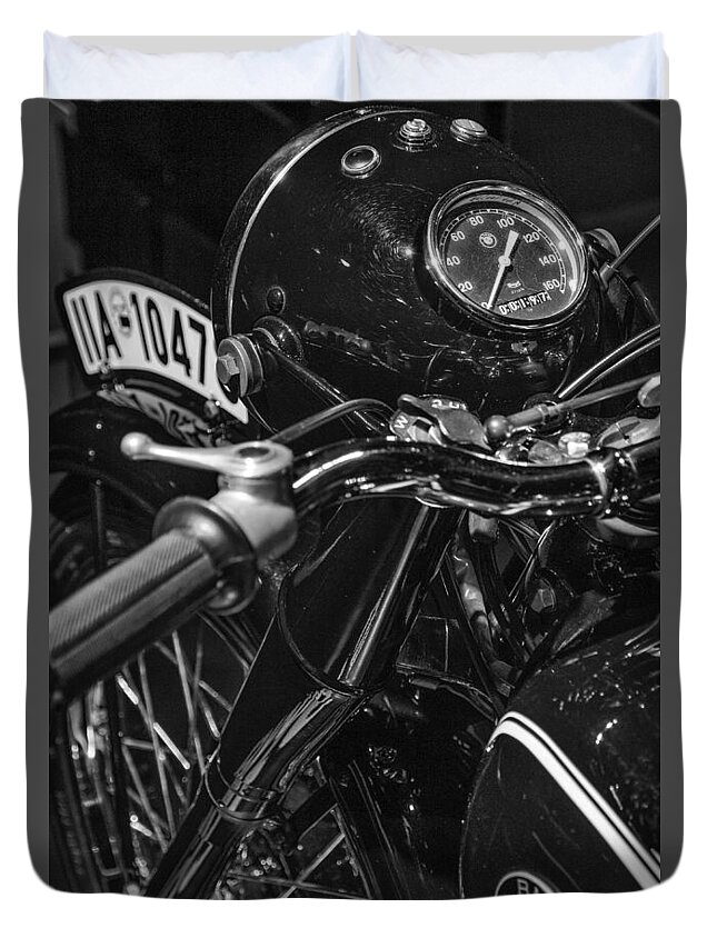 Bmw Duvet Cover featuring the photograph Bmw R5 by Pablo Lopez