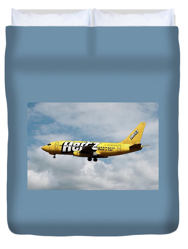 Ryanair Duvet Cover featuring the photograph Boeing 737-204 Ryanair by Smart Aviation