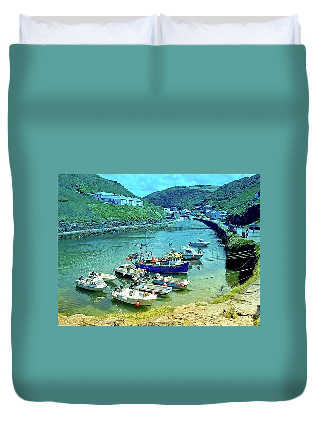 Places Duvet Cover featuring the photograph Boscastle by Richard Denyer