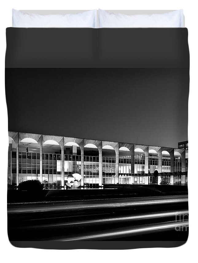 Brasil Duvet Cover featuring the photograph Brasilia - Itamaraty Palace - Black and White by Carlos Alkmin