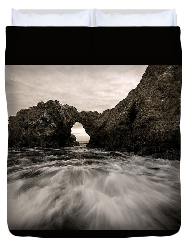 California Duvet Cover featuring the photograph Breaking by Dustin LeFevre