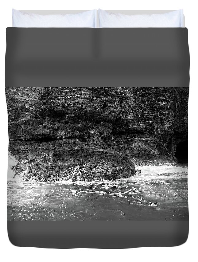 Napali Coast Duvet Cover featuring the photograph Breaking by Jason Wolters
