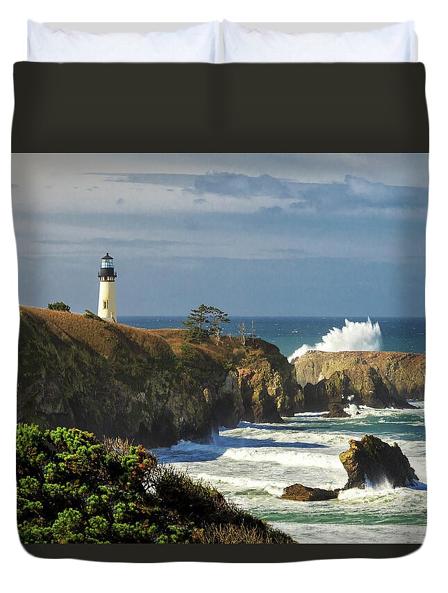 Yaquina Head Lighthouse Duvet Cover featuring the photograph Breaking Waves At Yaquina Head Lighthouse by James Eddy