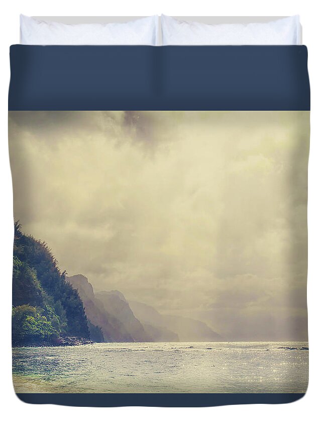 Haena Beach Park Duvet Cover featuring the photograph Breakthrough by Laurie Search
