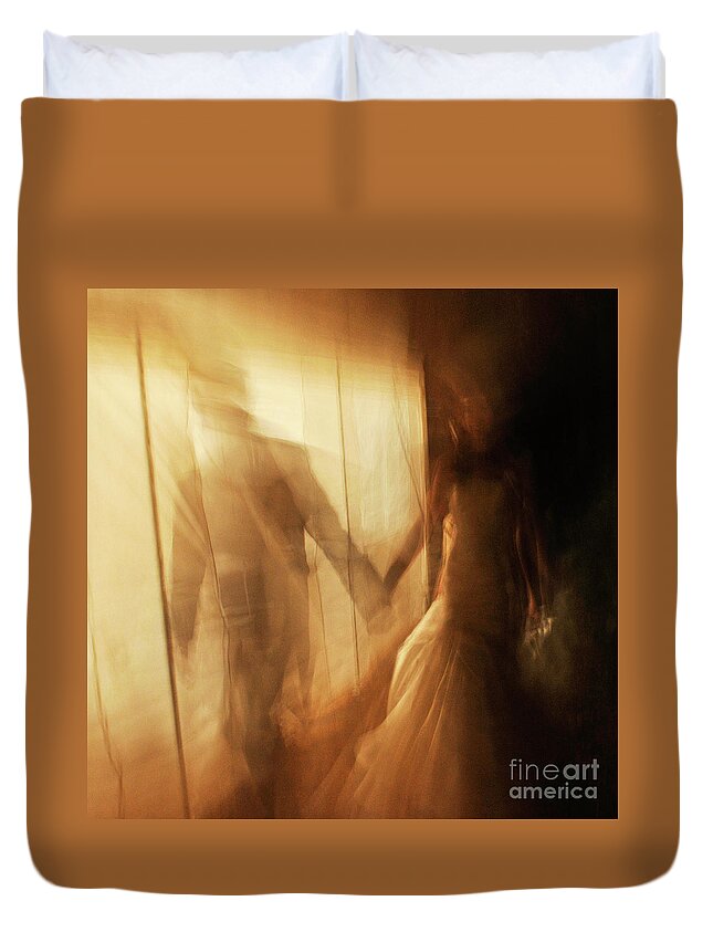 Blur Duvet Cover featuring the photograph Bride And Groom Arrival 01 by Rick Piper Photography