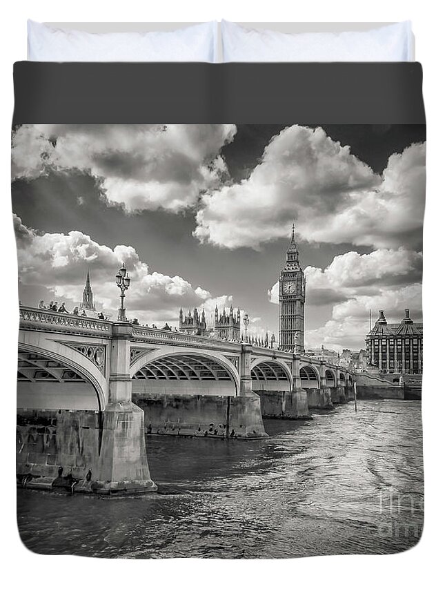 Ben Duvet Cover featuring the photograph Bridge over River Thames by Mariusz Talarek