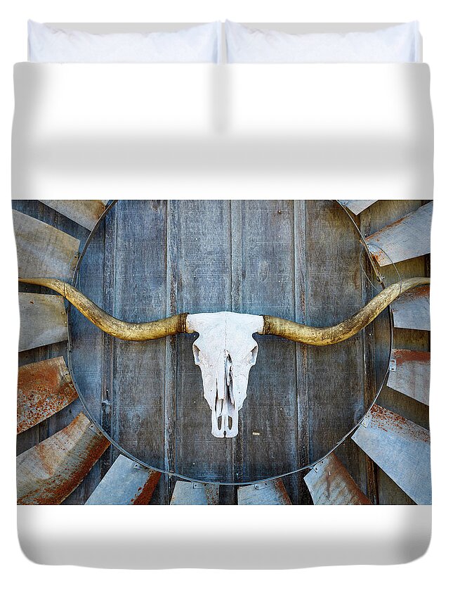 Texas Duvet Cover featuring the photograph Bull Blade by Raul Rodriguez