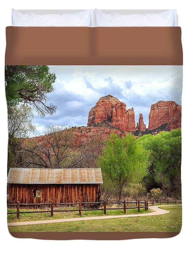 Cabin Duvet Cover featuring the photograph Cabin At Cathedral Rock by James Eddy
