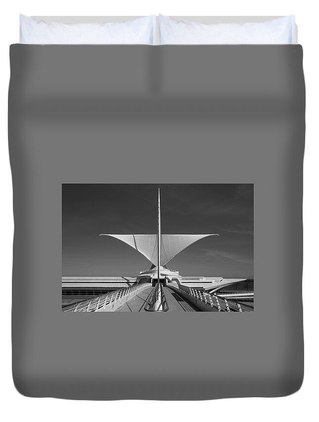 Milwaukee Art Museum Duvet Cover featuring the photograph Calatrava Symmetry by John Roach