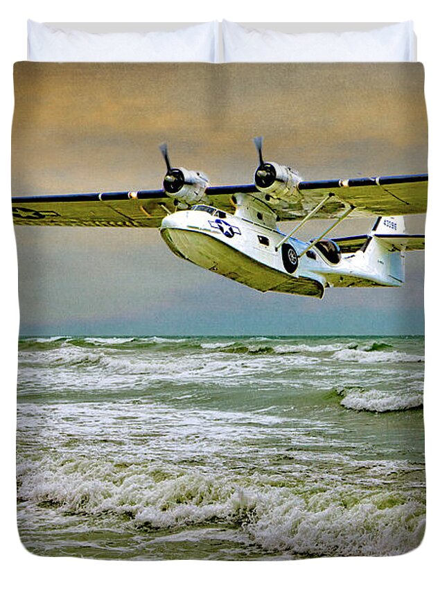 Flying Boat Duvet Cover featuring the photograph Catalina Flying Boat by Chris Lord
