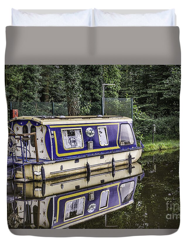 Goytre Wharf Duvet Cover featuring the photograph Celandine by Steve Purnell