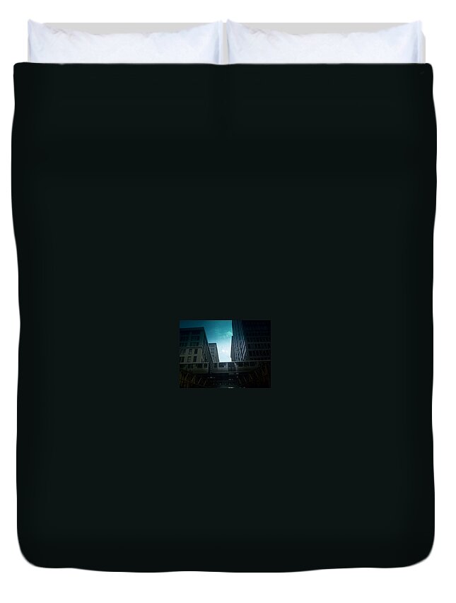  Duvet Cover featuring the photograph Chicago 5 by Samantha Lusby