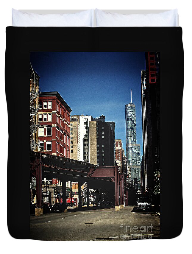 Frank-j-casella Duvet Cover featuring the photograph Chicago L Between the Walls by Frank J Casella