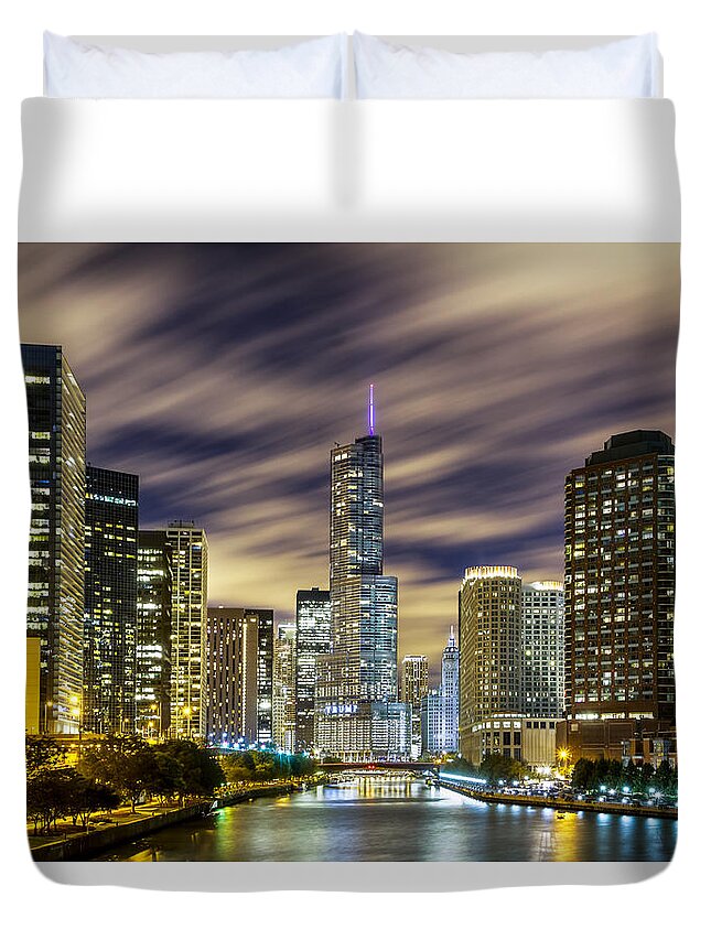 Trump International Hotel & Tower Duvet Cover featuring the photograph Chicago River to Trump Tower by Ron Pate