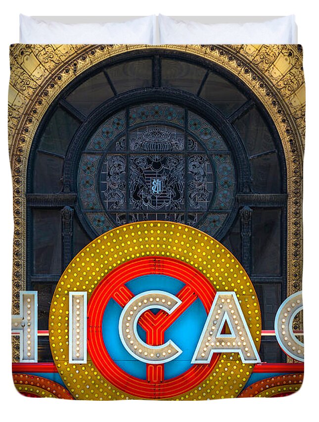  Duvet Cover featuring the photograph Chicago Theatre Sign DSC2176 by Raymond Kunst