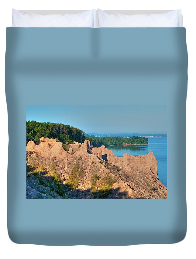Landscape Duvet Cover featuring the photograph Chimney Bluffs 1750 by Guy Whiteley