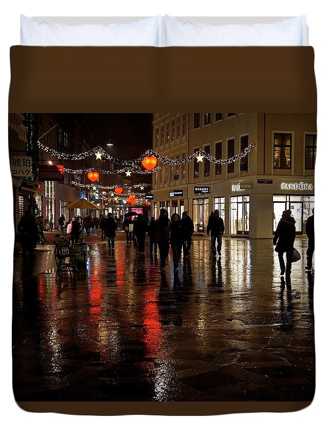 Christmas Duvet Cover featuring the photograph Christmas Shopping by Inge Riis McDonald