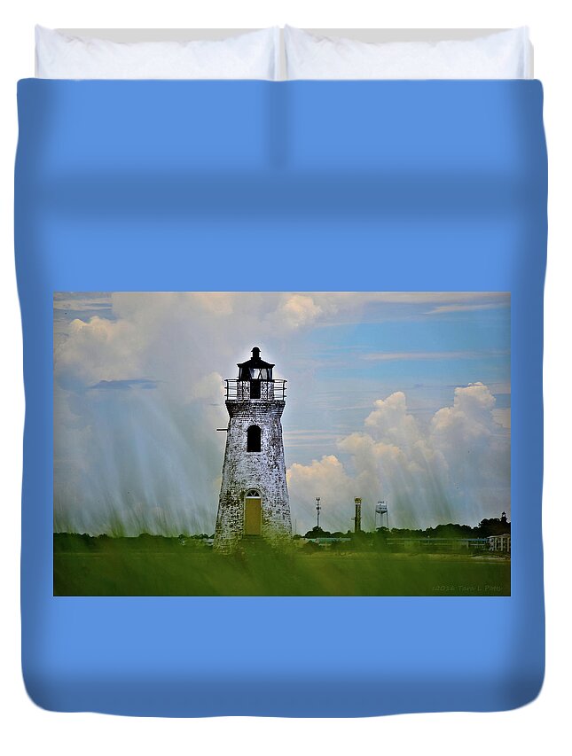 Cockspur Lighthouse Duvet Cover featuring the photograph Cockspur Lighthouse Through the Grass by Tara Potts