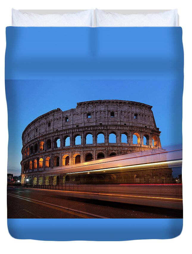 Colosseum Duvet Cover featuring the photograph Colosseum Rush by Rob Davies
