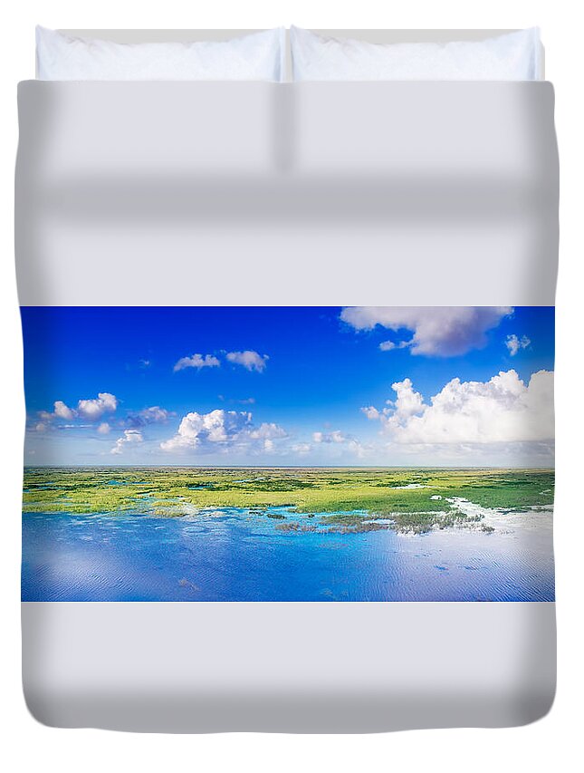 Everglades Duvet Cover featuring the photograph Fly Away by Mark Andrew Thomas