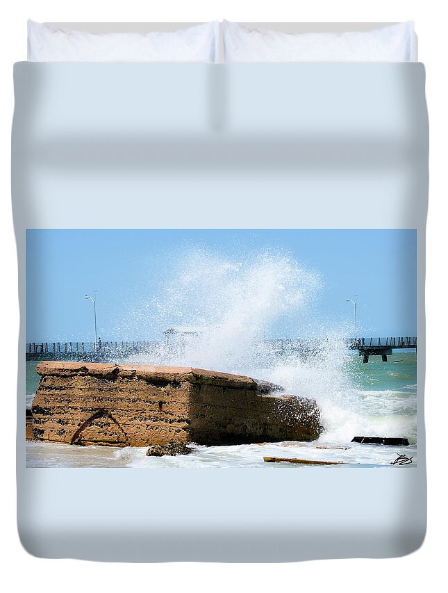 Ocean Duvet Cover featuring the photograph Crash into me by Bradley Dever