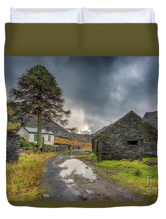 Cwmorthin Duvet Cover featuring the photograph Cwmorthin Slate Ruins by Adrian Evans