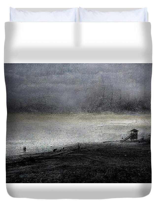 Beach Duvet Cover featuring the photograph Dark Sunrise by Pete Rems