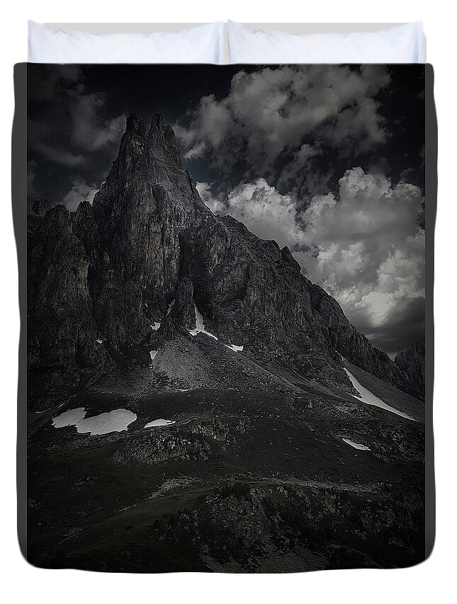Courmayeur Duvet Cover featuring the photograph Darkness Comes in Claree Valley by Jon Glaser