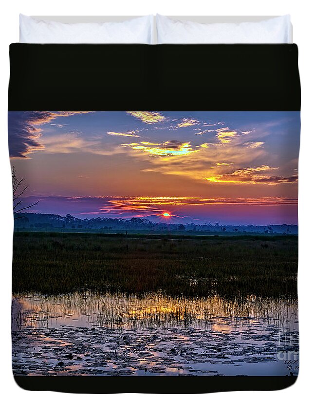 Sunrises Duvet Cover featuring the photograph Dawn Breaking Over Saint Marks by DB Hayes
