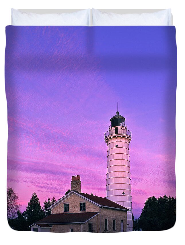 Lighthouse Duvet Cover featuring the photograph Days End at Cana Island Lighthouse - FM000003 by Daniel Dempster