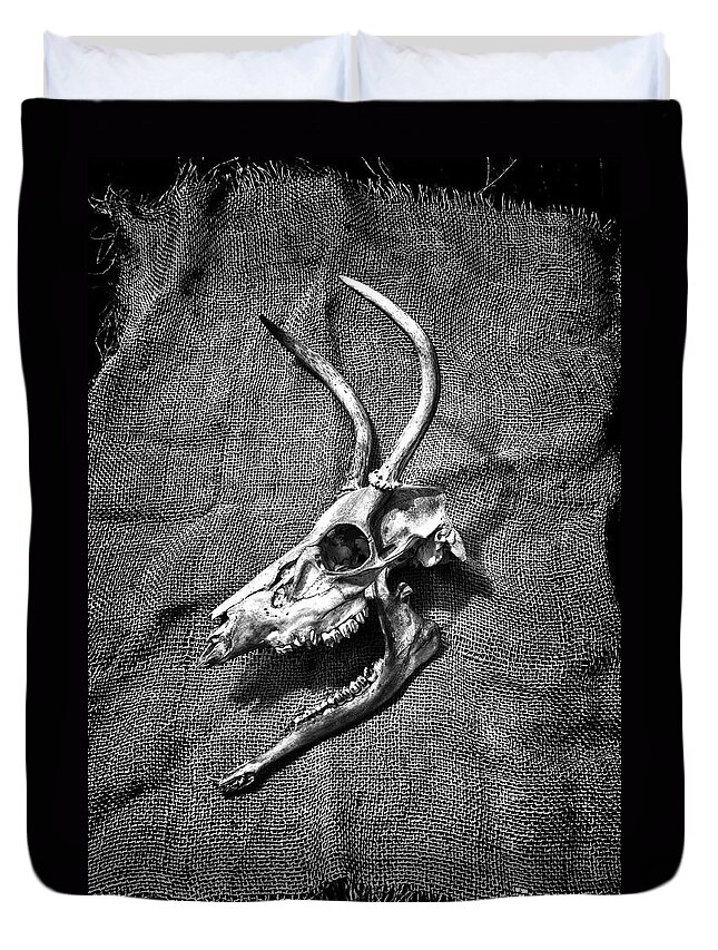 Deer Duvet Cover featuring the photograph Dead Still Life by Mark Fuller