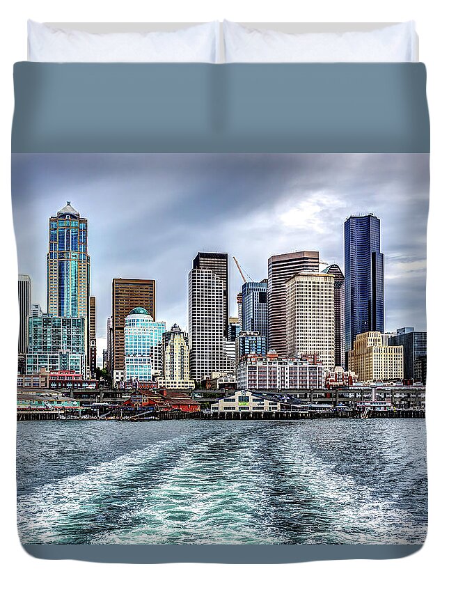 Seattle Duvet Cover featuring the photograph Departing Pier 54 by Rob Green