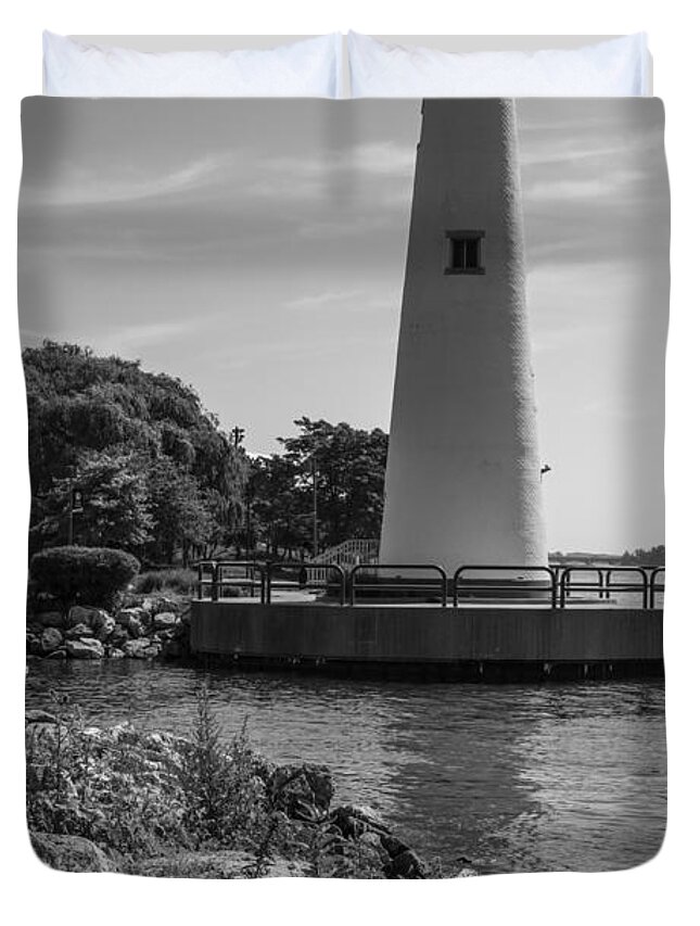 Detroit Riverfront Duvet Cover featuring the photograph Detroit Lighthouse in Black and White by John McGraw