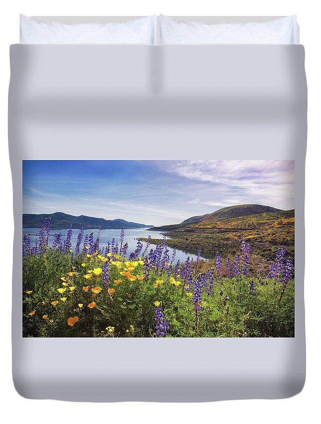 Lakes Duvet Cover featuring the photograph Diamond Valley by Tassanee Angiolillo