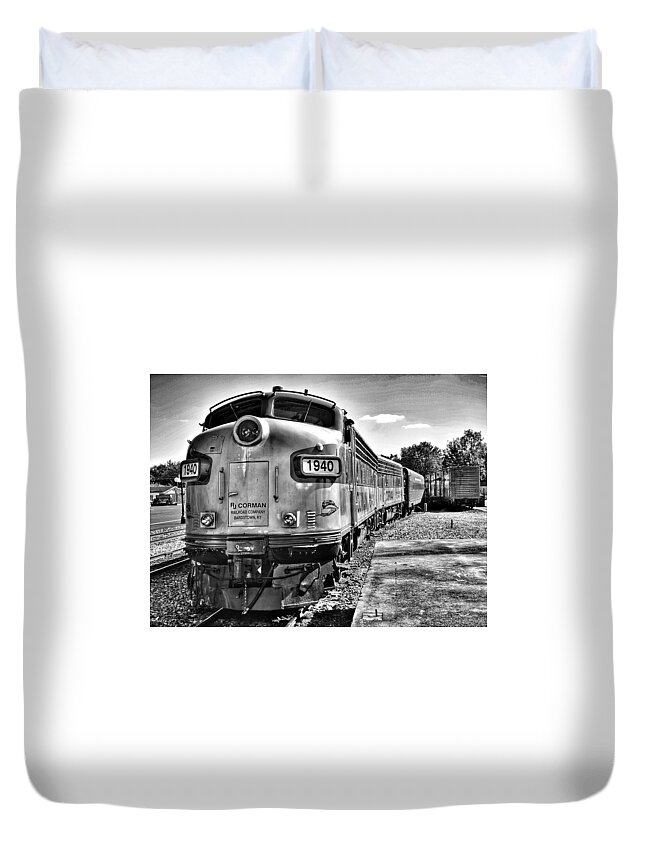 Train Duvet Cover featuring the photograph Dinner Train by Joseph Caban