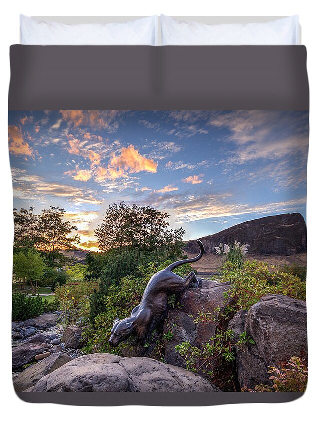 Lc Valley Lewiston Idaho Clarkston Washington Hell's Gate National Park Discovery Center Bronze Cougar Swallow's Nest Rock Sunset Duvet Cover featuring the photograph Discovery Center Cougar Sculpture by Brad Stinson