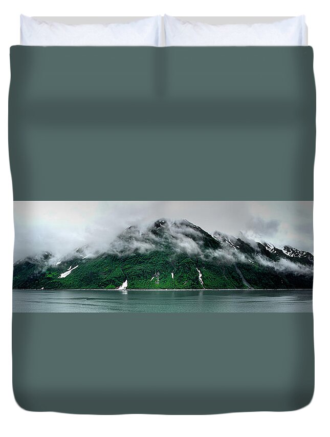 Alaska Duvet Cover featuring the photograph Disenchantment Bay by David Andersen