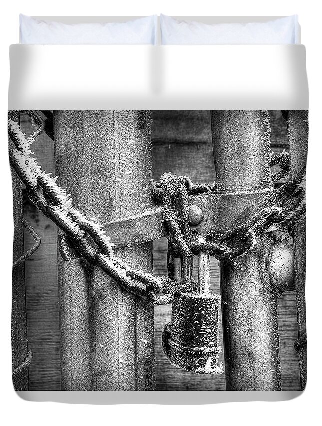 Fence Duvet Cover featuring the photograph Don't Fence Me Out by Mike Eingle
