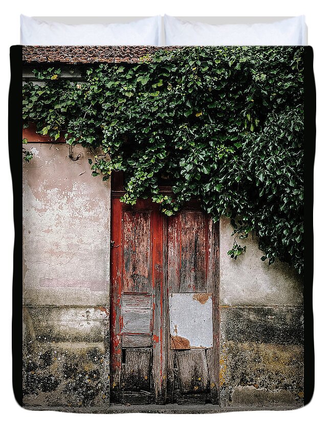 Ivy Covered Door Duvet Cover featuring the photograph Door Covered With Ivy by Marco Oliveira