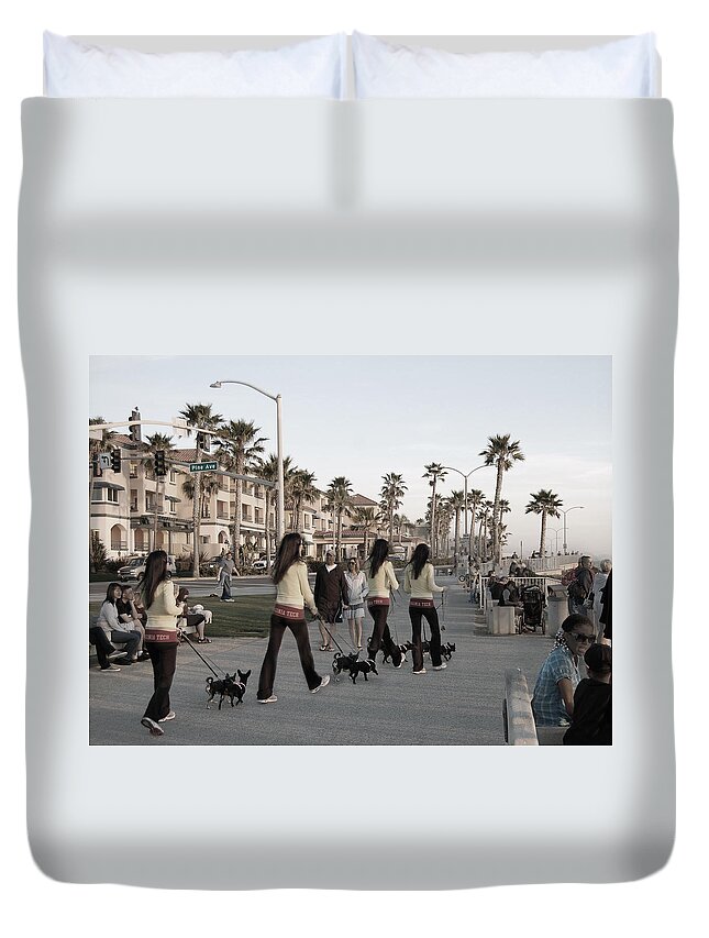 Double Take Duvet Cover featuring the photograph Double take by Bill Dutting